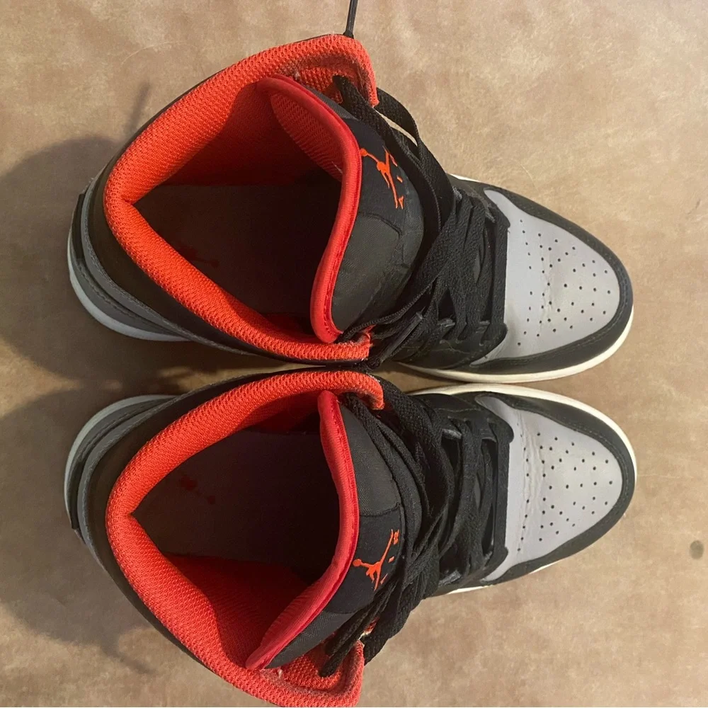 Jordan 1 Mid Bred Shadow Sz 9 (mens) - Picture 2 of 5